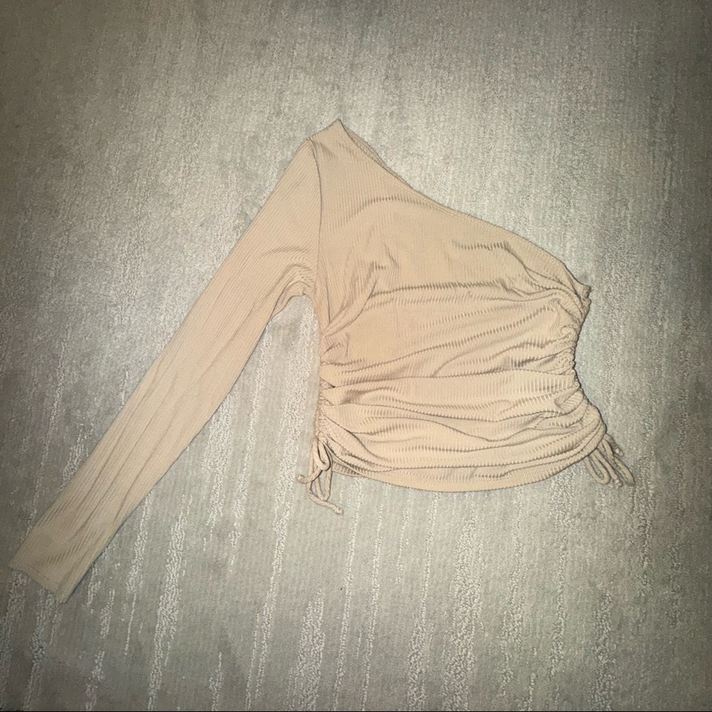 One shoulder crop top